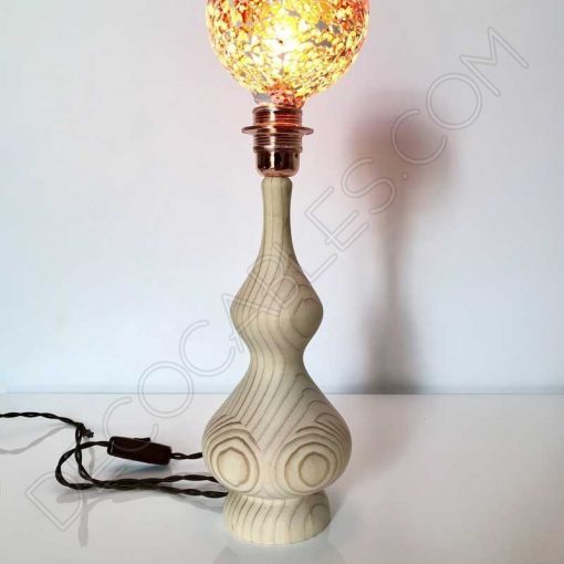 Lámpara de sobremesa en madera modelo pináculo